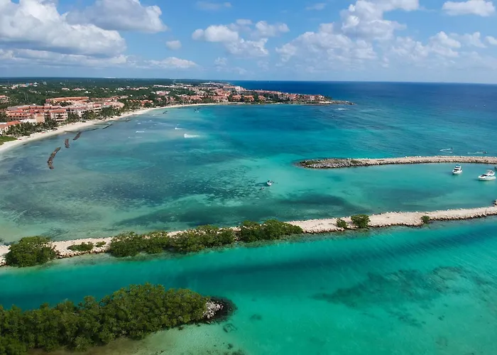 High-end Waterfront At Secrets Waters Appartamento