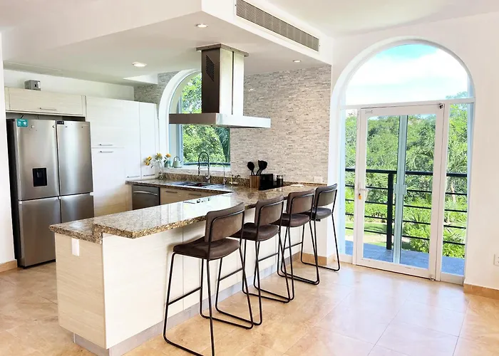 High-end Waterfront At Secrets Waters Appartamento *