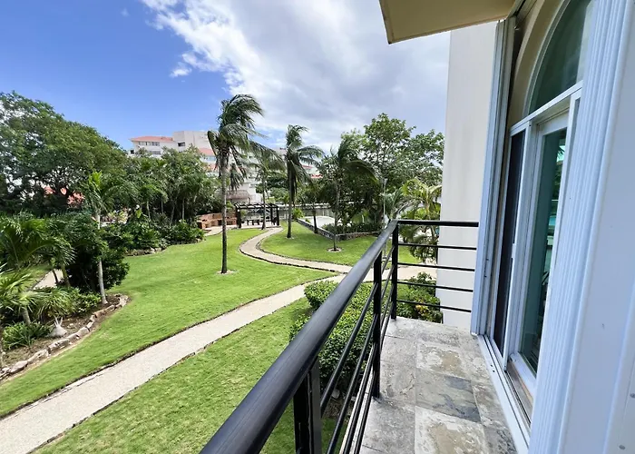 High-end Waterfront At Secrets Waters Appartamento *