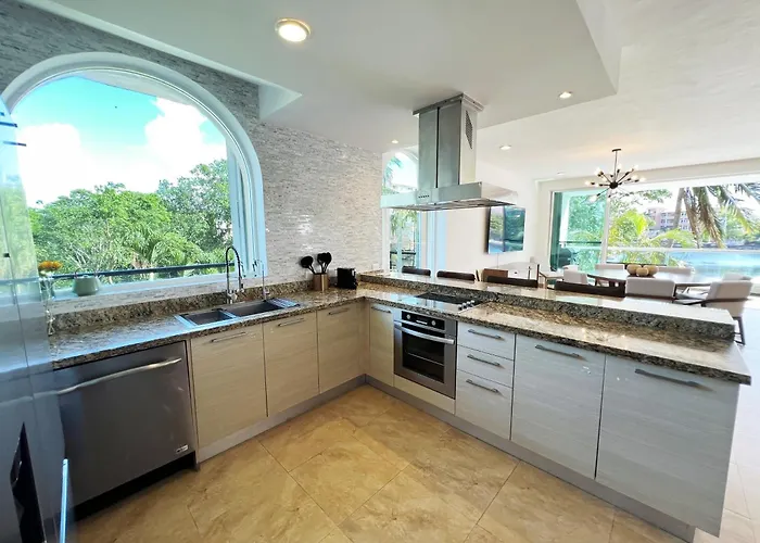 Appartamento High-end Waterfront At Secrets Waters