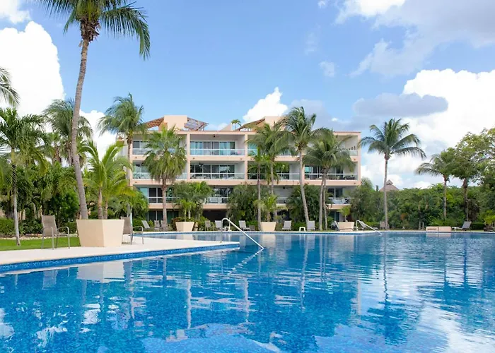 High-end Waterfront At Secrets Waters Appartamento *