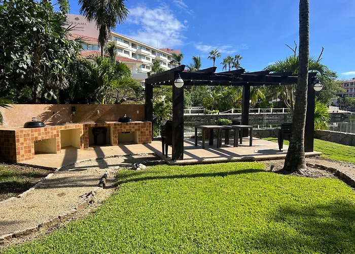Appartamento High-end Waterfront At Secrets Waters