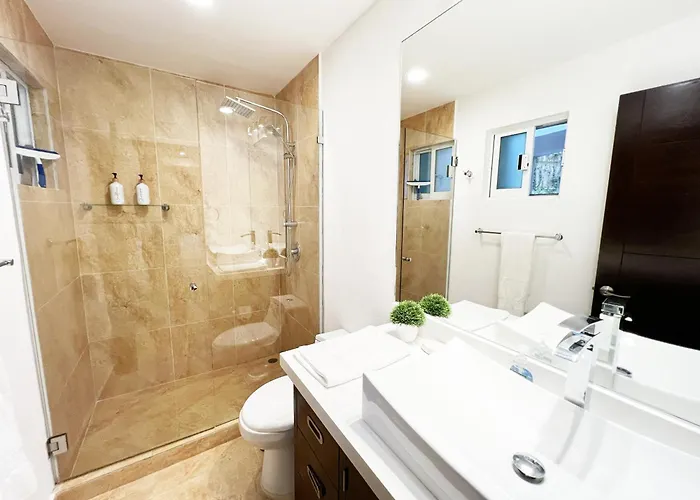 High-end Waterfront At Secrets Waters Appartamento *
