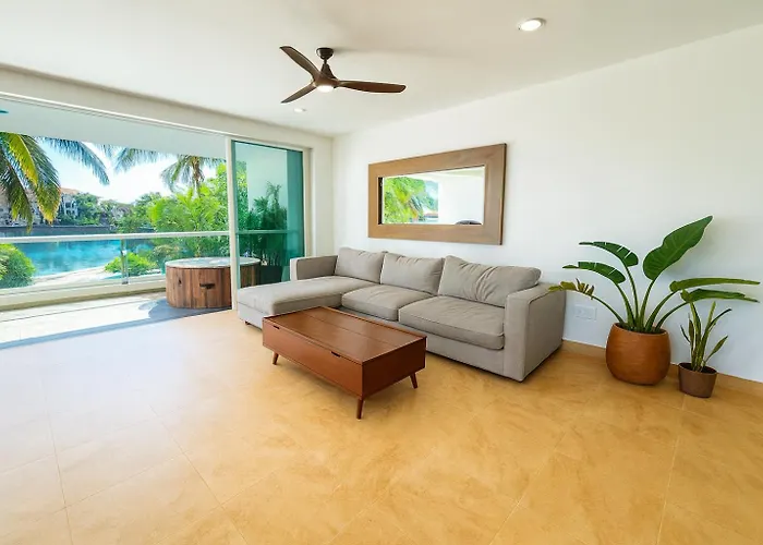 High-end Waterfront At Secrets Waters Appartamento *