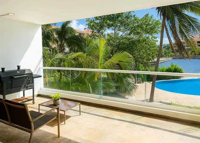 High-end Waterfront At Secrets Waters Appartamento *